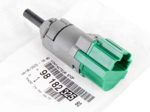 Bremslichtschalter Citroen C5 III Jumpy IV Spacetourer Opel Vivaro C Peugeot 508 Expert IV Traveller 9818232580