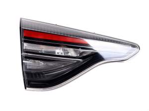 LAMPA LEWA TYLNA W KLAPĘ RENAULT CLIO V 23- r. LIFT HATCHBACK 265558977R