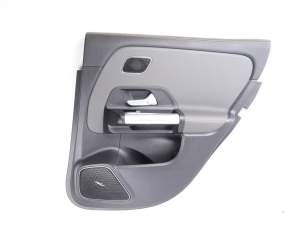 BOCZEK TAPICERKA DRZWI PRAWY TYLNY EQA H243 EQB GLA II H247 GLB X247 A2477304002
