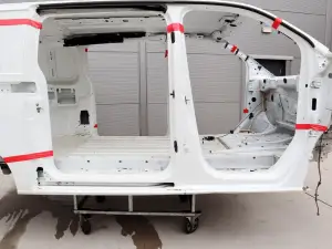 PRÓG PRAWY SŁUPEK ŚRODKOWY JUMPY SPACETOURER EXPERT IV VIVARO C EWPA