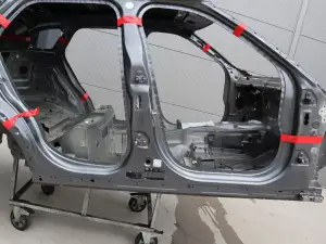 PRÓG PRAWY SŁUPEK ŚRODKOWY LAND RANGE ROVER VELAR L560 17- r. CORRIS GREY