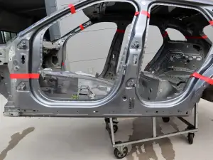 PRÓG LEWY SŁUPEK ŚRODKOWY LAND RANGE ROVER VELAR L560 17- r. CORRIS GREY