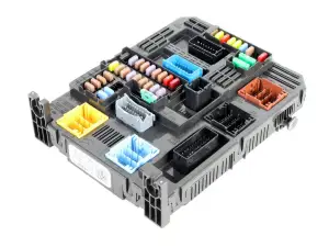 MODUŁ BSI SKRZYNKA BEZPIECZNIKÓW C4 III CORSA F 2008 II 208 II 9832880380