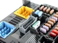 MODUŁ BSI SKRZYNKA BEZPIECZNIKÓW C4 III CORSA F 2008 II 208 II 9832880380