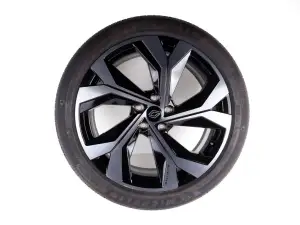 ALUFELGA FELGA ALUMINIOWA Z OPONĄ 20" 8J ET40 RENAULT AUSTRAL ESPACE V TALISMAN 403008811R